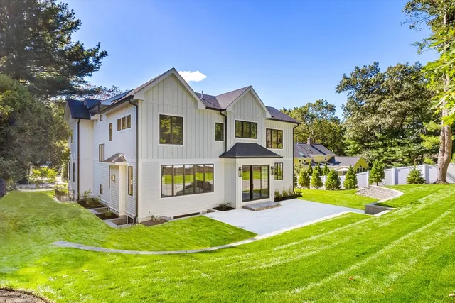 $3,245,000 | 310 Oakland Street, Wellesley, MA 02481