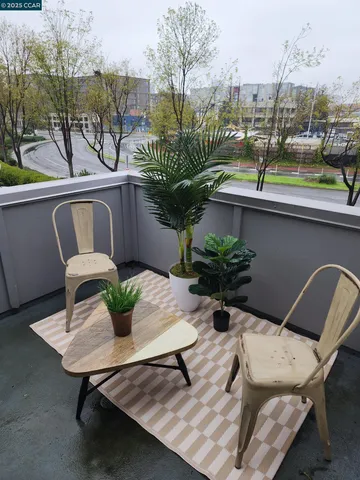 $350,000 | 3 Embarcadero, Unit 233, Oakland, CA 94607