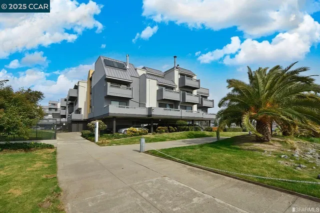 $350,000 | 3 Embarcadero, Unit 233, Oakland, CA 94607