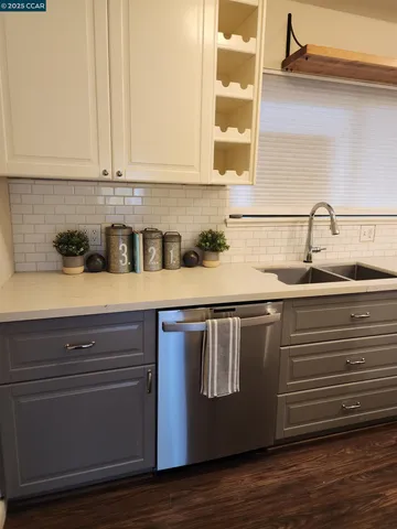 $350,000 | 3 Embarcadero, Unit 233, Oakland, CA 94607