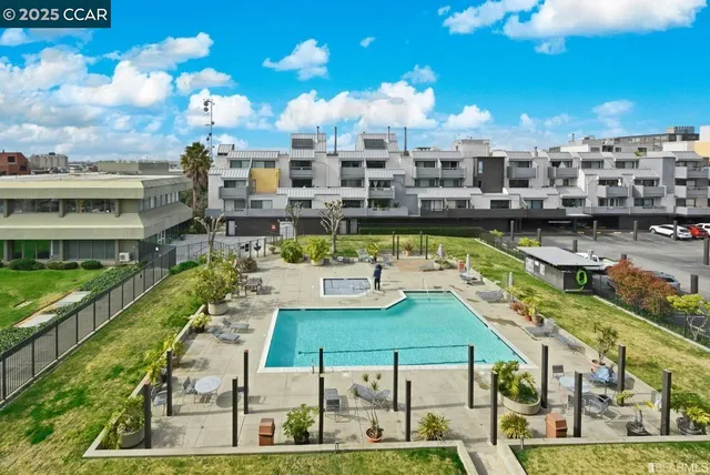 $350,000 | 3 Embarcadero, Unit 233, Oakland, CA 94607