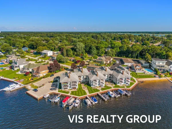 $535,000 | 400 Lakeview Court, Unit 8B, Spring Lake, MI 49456