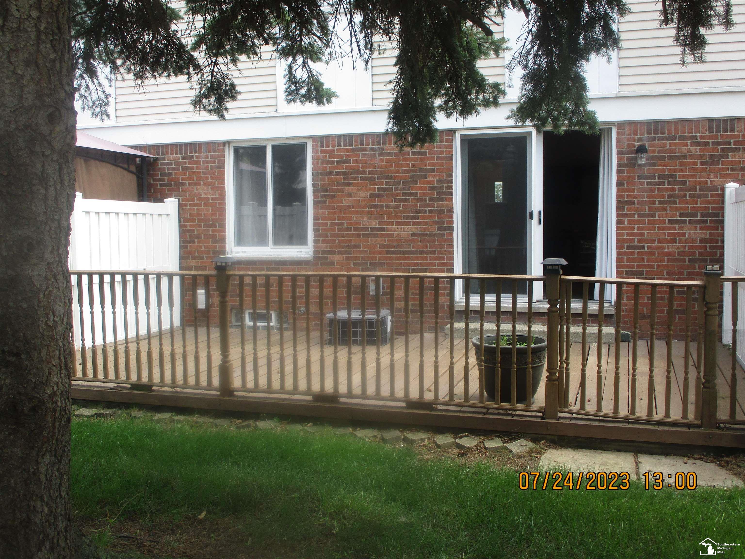 12703 Ronda Southgate, MI 48195 - Photo 29 of 34 50116429-28.JPG