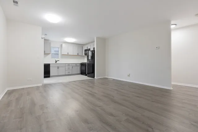 $2,030 | 27 North Victoria Lane, Unit H, Streamwood, IL 60107