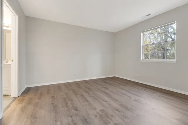 $2,030 | 27 North Victoria Lane, Unit H, Streamwood, IL 60107