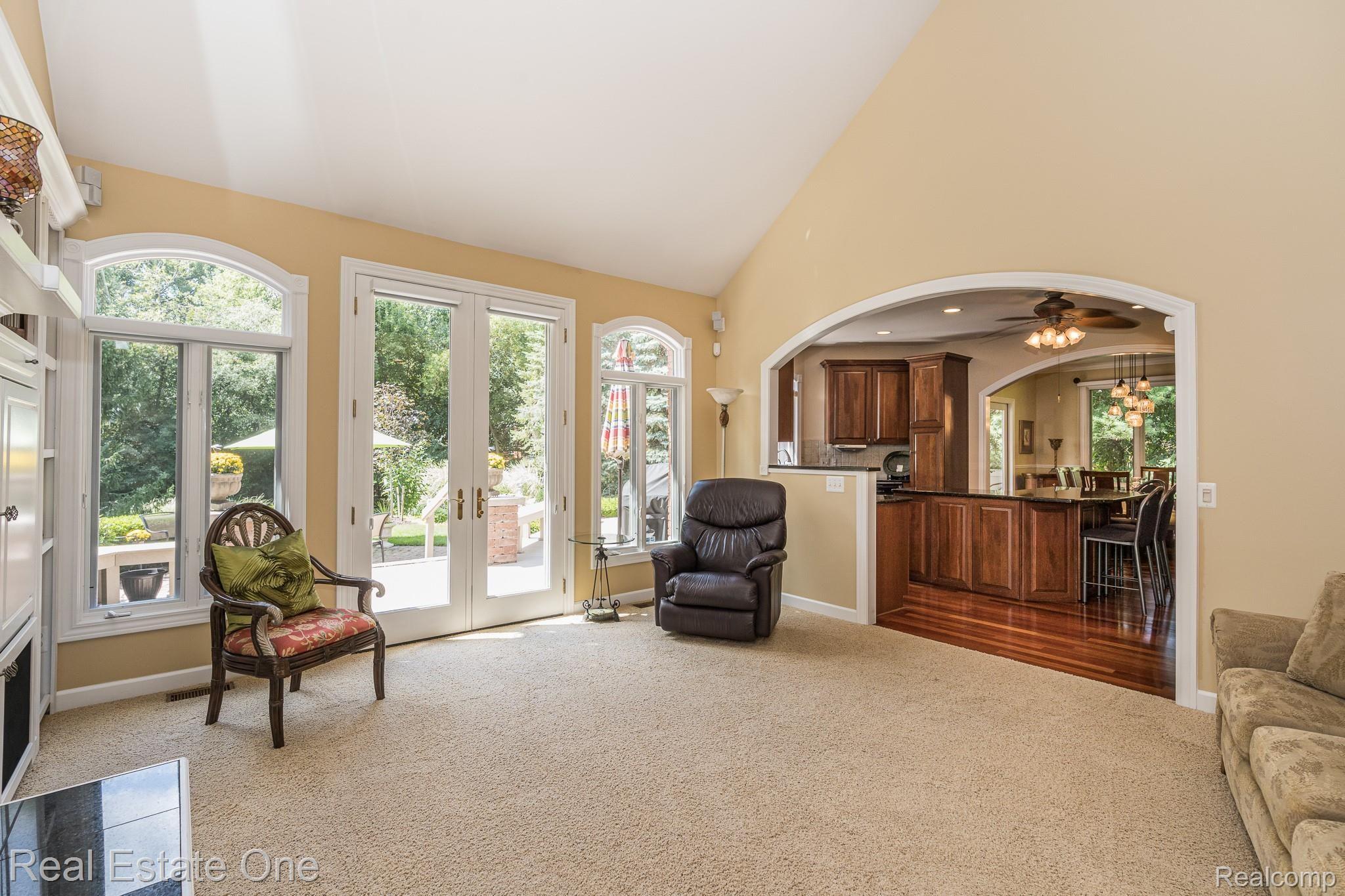 385 Rochdale Drive North Rochester, MI 48309 - Photo 8 of 42 Great room