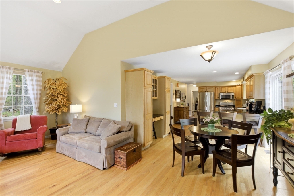 65 Locust Street Middleton, MA 01949 - Photo 22 of 37