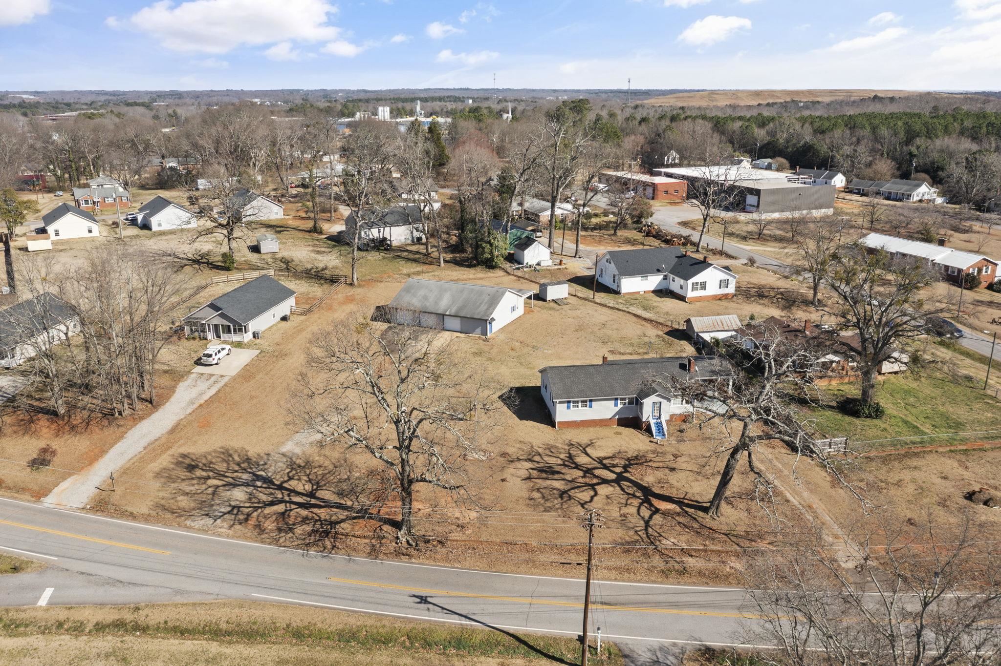 371 Tucapau Road Wellford, SC 29385 - Photo 5 of 36 Gallery Image 5