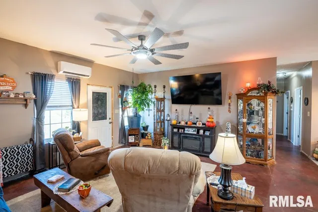 $315,000 | 13261 North Casey Road, Marion, IL 62959