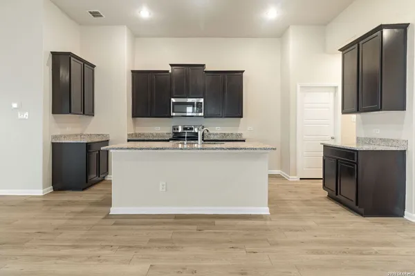 $2,230 | 1125 Amber Lake, Seguin, TX 78155