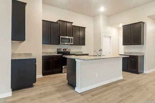 $2,230 | 1125 Amber Lake, Seguin, TX 78155