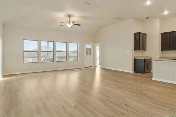 $2,230 | 1125 Amber Lake, Seguin, TX 78155