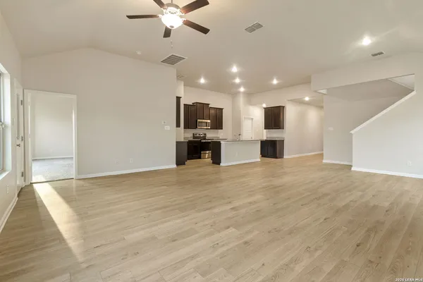 $2,230 | 1125 Amber Lake, Seguin, TX 78155