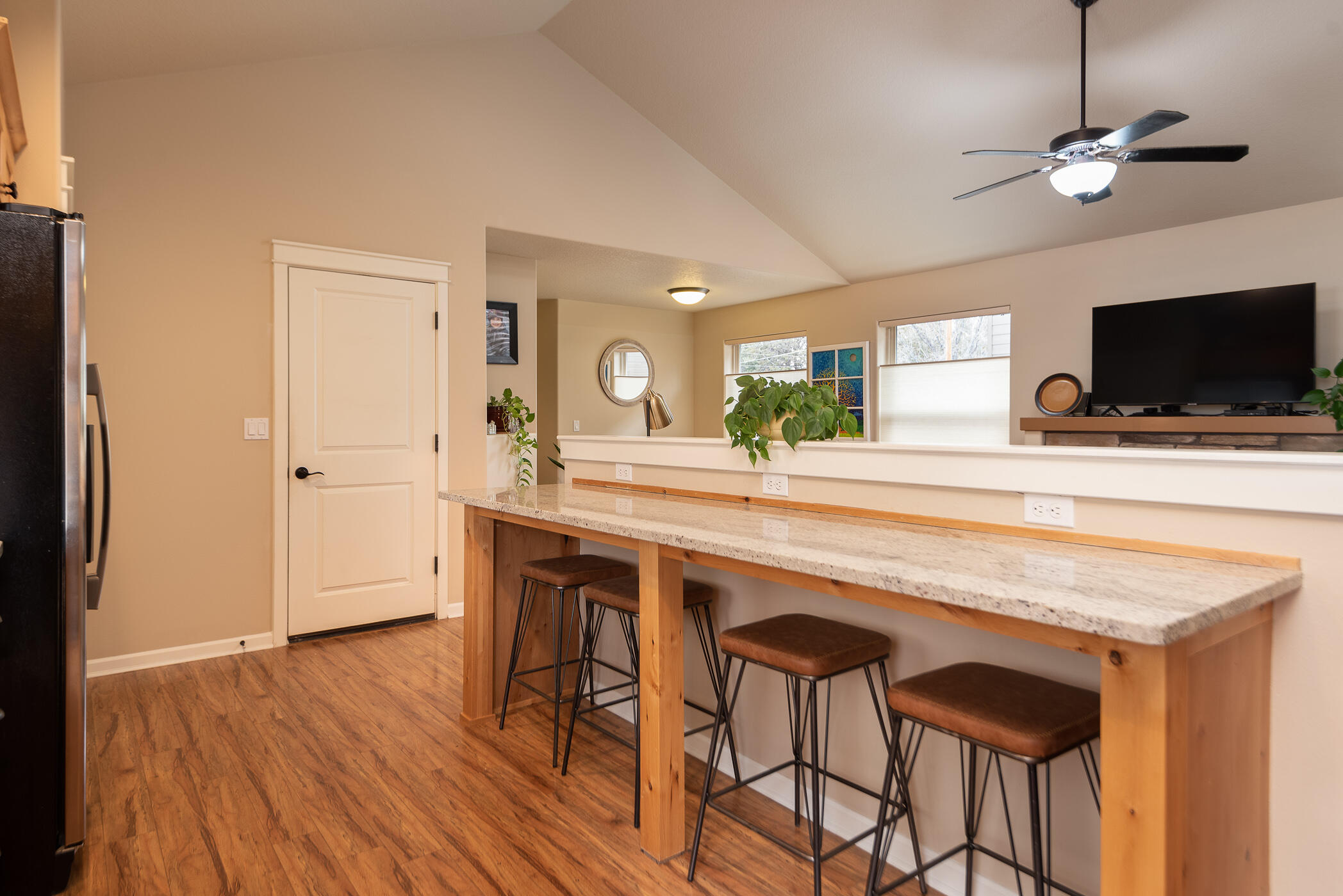 20274 Badger Road Bend, OR 97702 - Photo 8 of 25 Badger+Merrriewood_Melanie-18