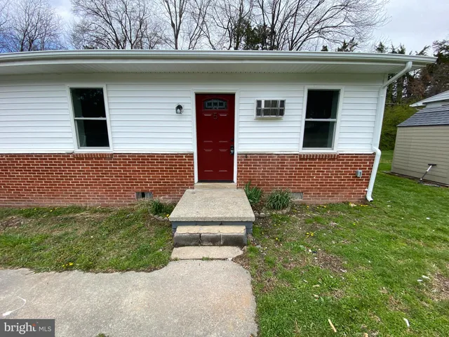a front view of a house with garage