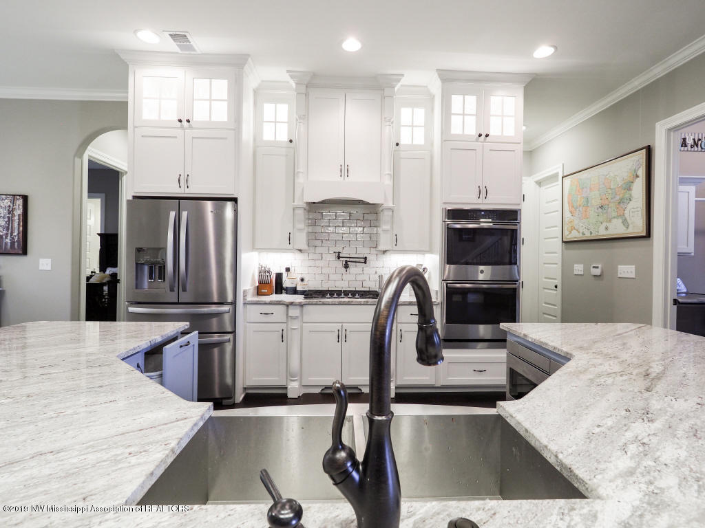 3355 Straw Bridge Road Olive Branch, MS 38654 - Photo 11 of 34 Kitchen