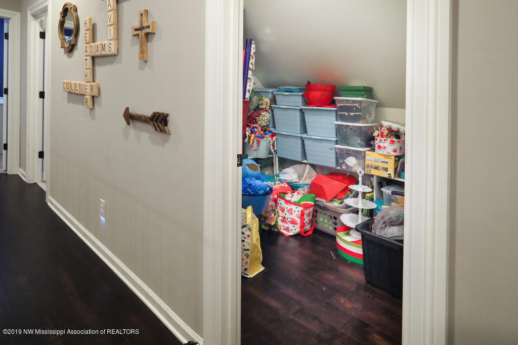 3355 Straw Bridge Road Olive Branch, MS 38654 - Photo 27 of 34 Craft or wrapping closet