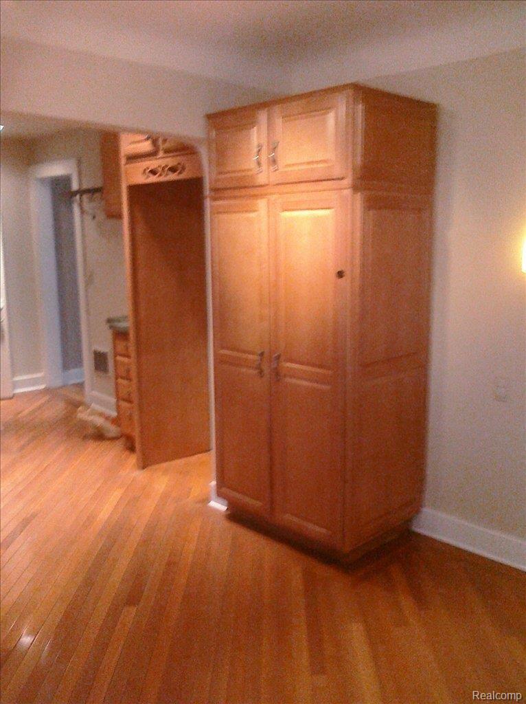 20404 Lichfield Road Detroit, MI 48221 - Photo 2 of 14 Beautiful New Cabinets