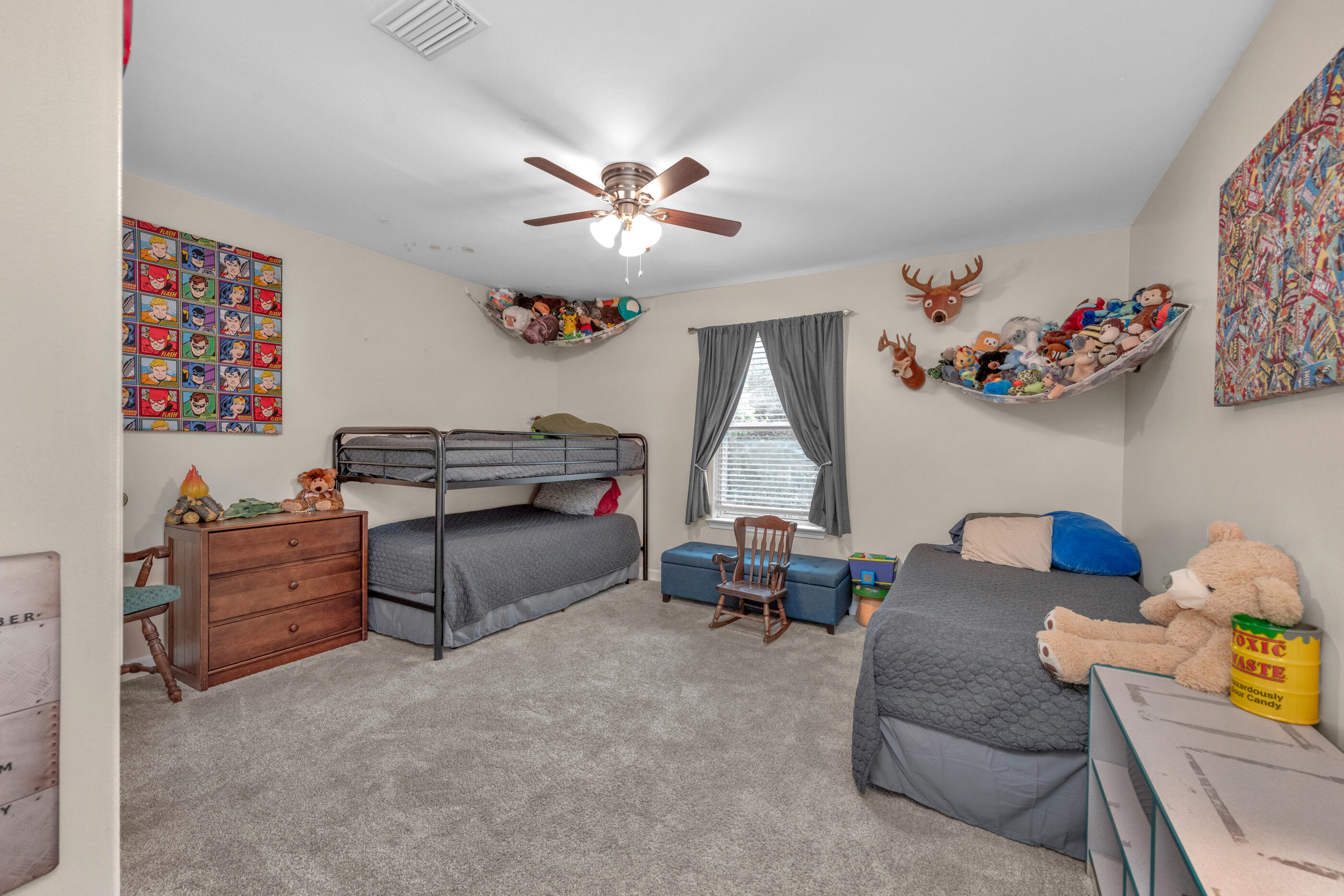 4475 Woodbridge Road Niceville, FL 32578 - Photo 33 of 49 a living room with furniture