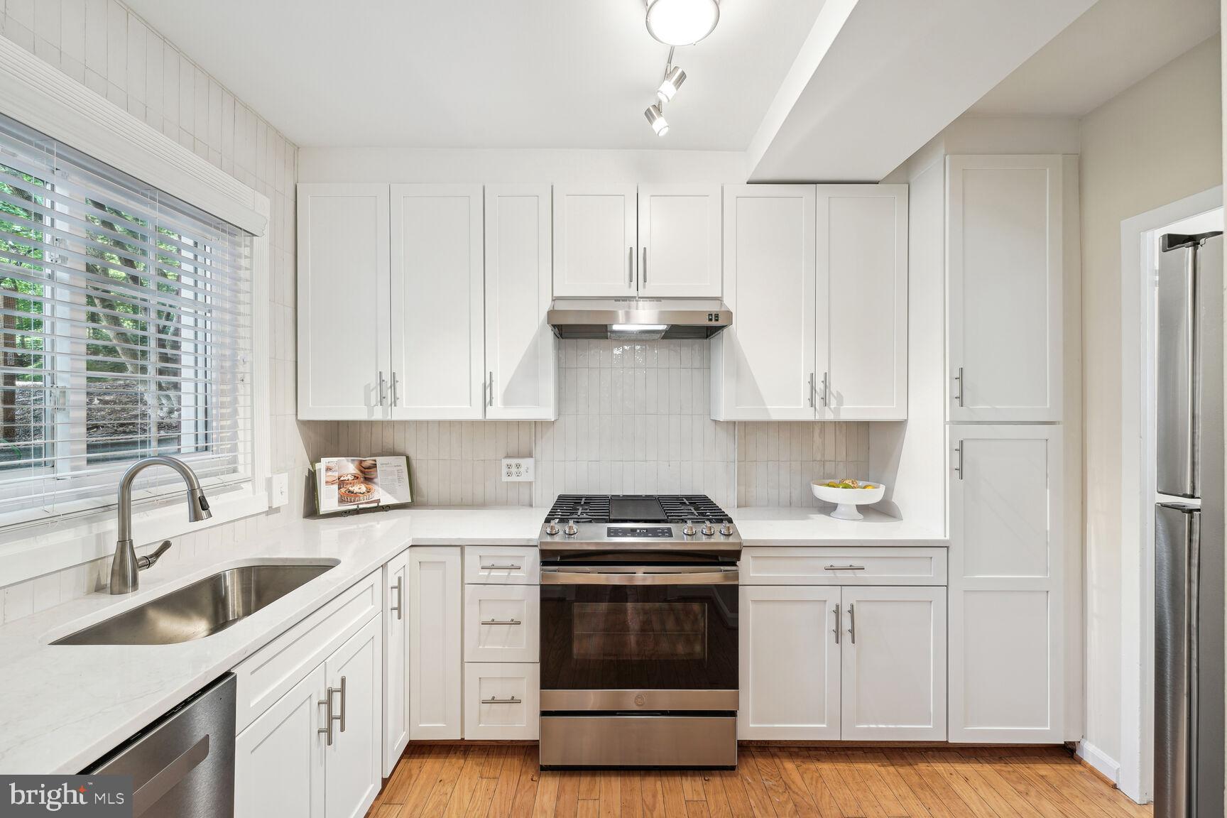 3708 Gunston Road Alexandria, VA 22302 - Photo 2 of 29 All NEW kitchen
