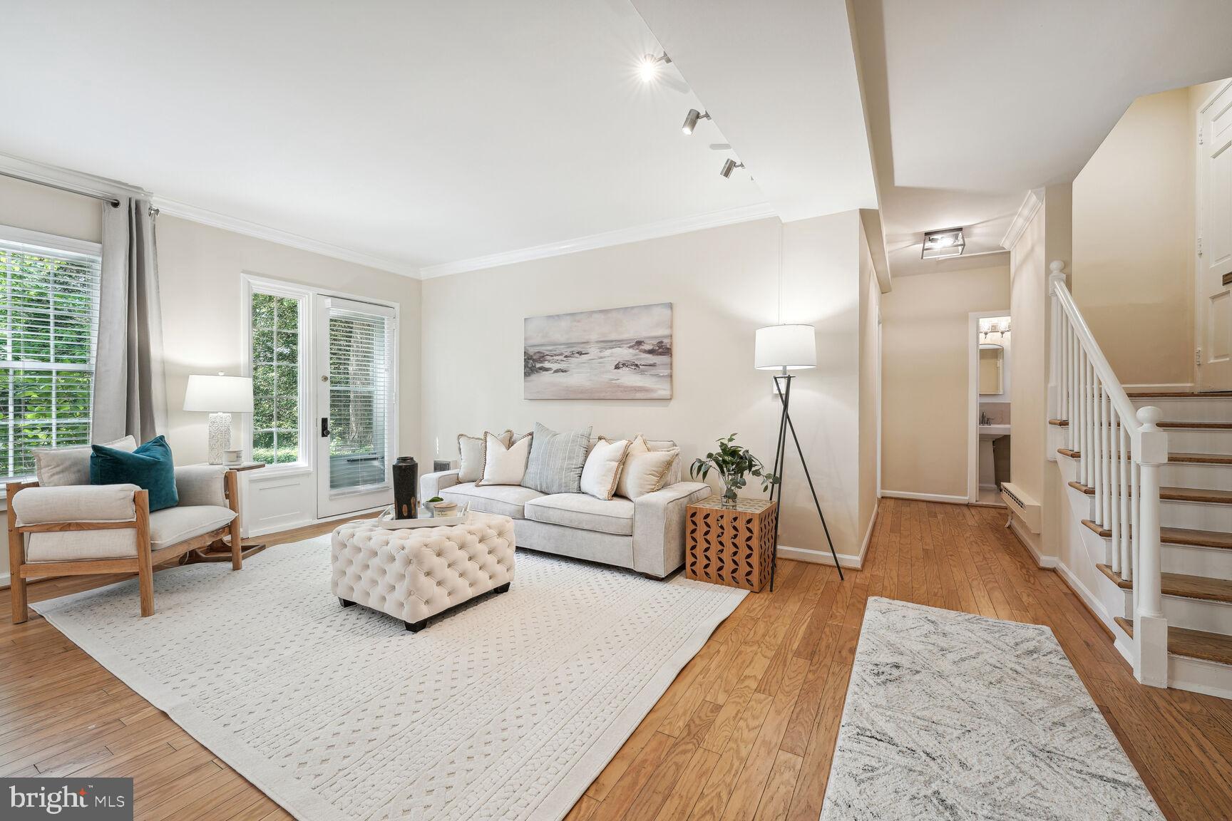 3708 Gunston Road Alexandria, VA 22302 - Photo 9 of 29 Living room