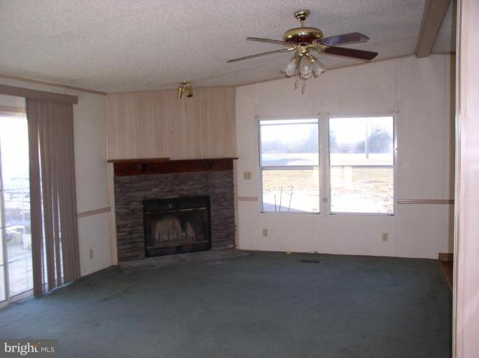 14299 Shirley Road Unionville, VA 22567 - Photo 6 of 14 Family Room