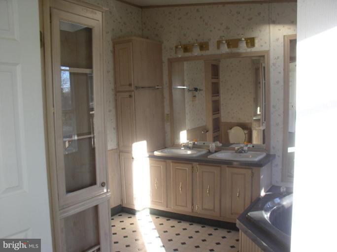14299 Shirley Road Unionville, VA 22567 - Photo 9 of 14 Master Bath