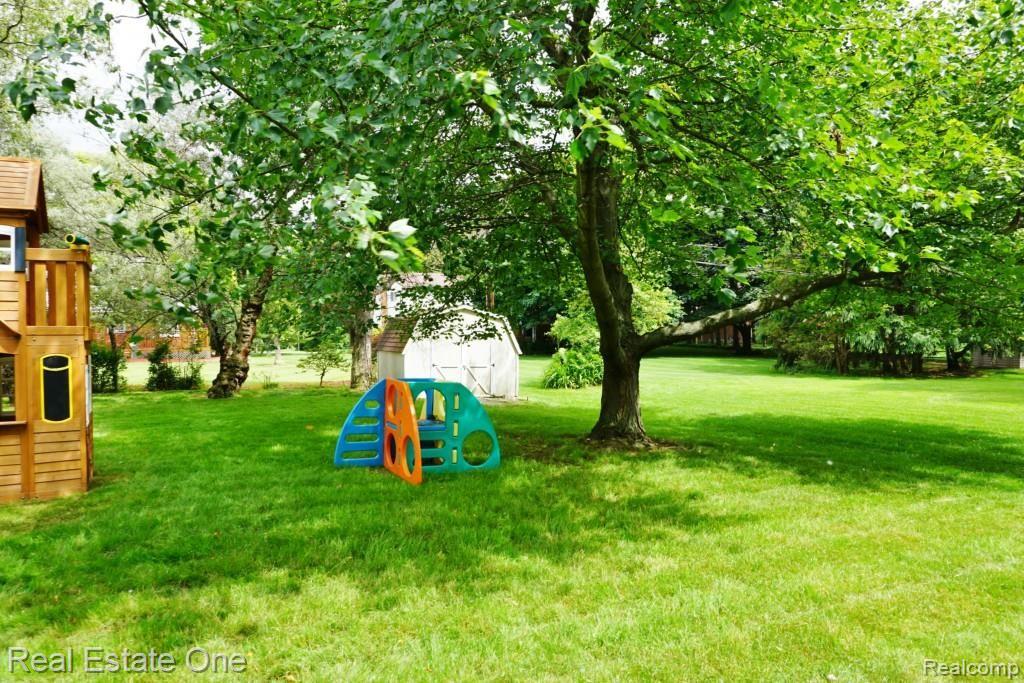 360 Donegal Drive Rochester, MI 48309 - Photo 20 of 21 20 Backyard.jpg