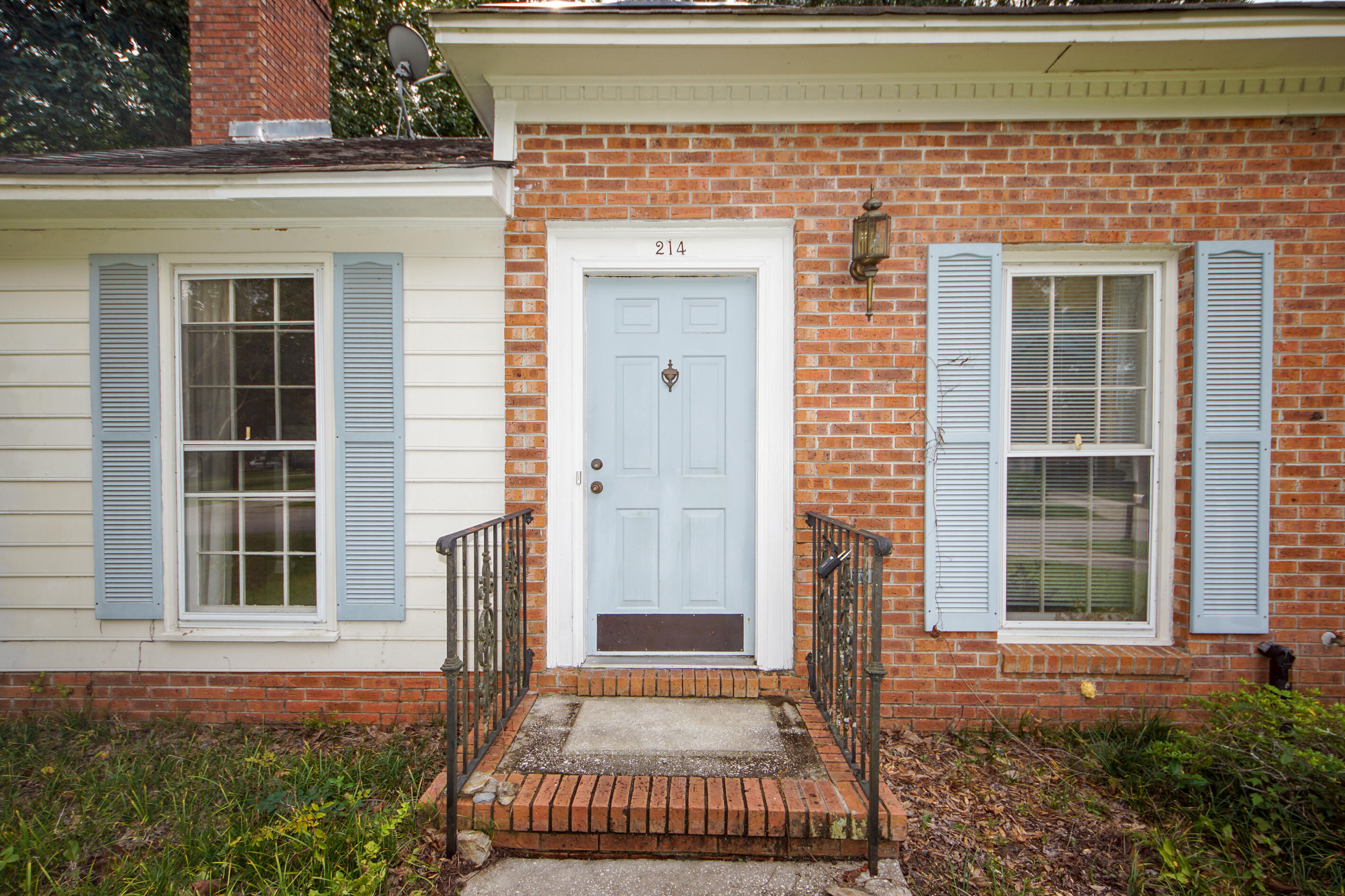 214 Hamlet Road Summerville, SC 29485 - Photo 2 of 37 090121 012