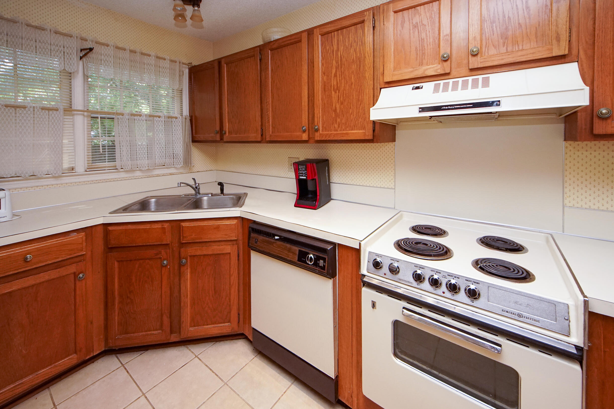 214 Hamlet Road Summerville, SC 29485 - Photo 18 of 37 090121 040