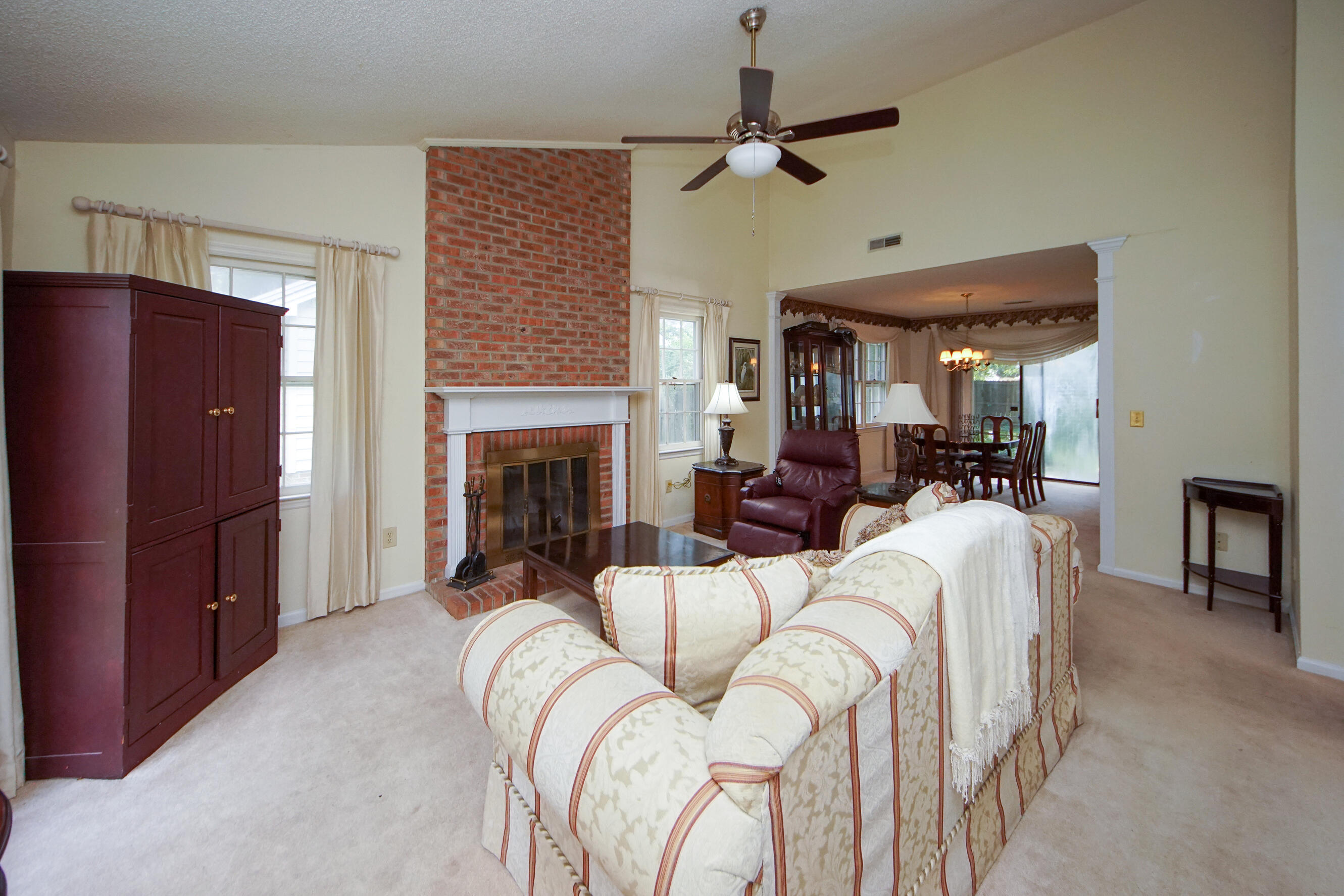 214 Hamlet Road Summerville, SC 29485 - Photo 5 of 37 090121 013