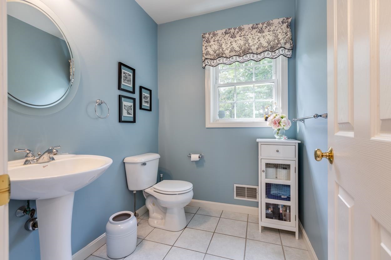 14 Lannan Drive Pelham, NH 03076 - Photo 12 of 40