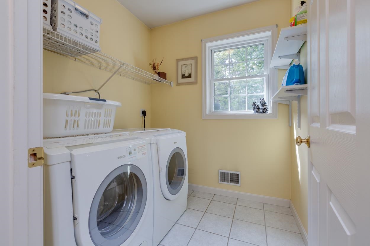 14 Lannan Drive Pelham, NH 03076 - Photo 13 of 40