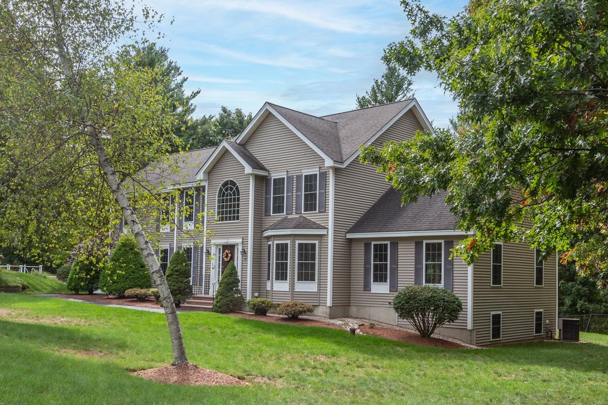 14 Lannan Drive Pelham, NH 03076 - Photo 2 of 40