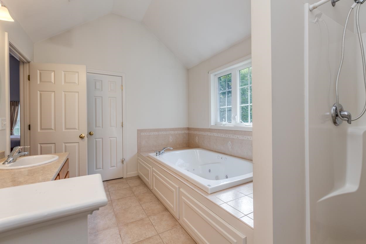 14 Lannan Drive Pelham, NH 03076 - Photo 29 of 40