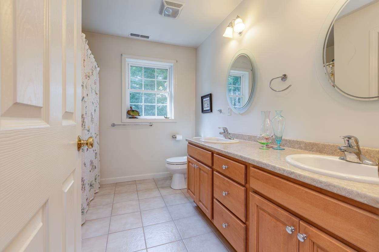 14 Lannan Drive Pelham, NH 03076 - Photo 33 of 40