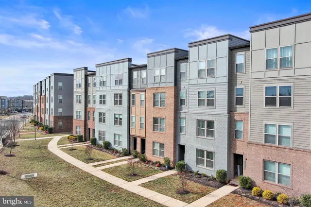 $2,700 | 10439 Ratcliffe Trail, Manassas, VA 20110