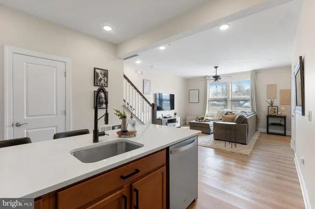 $2,700 | 10439 Ratcliffe Trail, Manassas, VA 20110