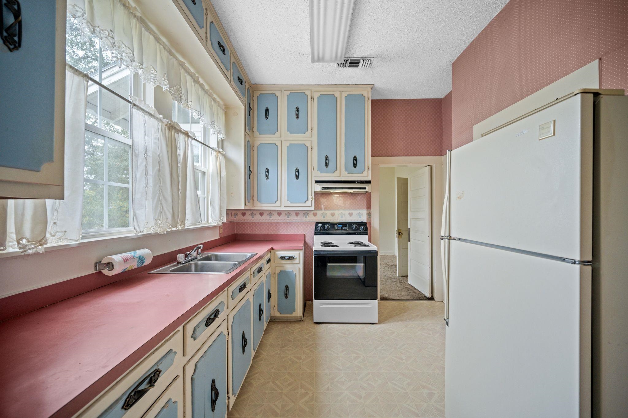 308 South Presley Street Atmore, AL 36502 - Photo 15 of 27 Kitchen
