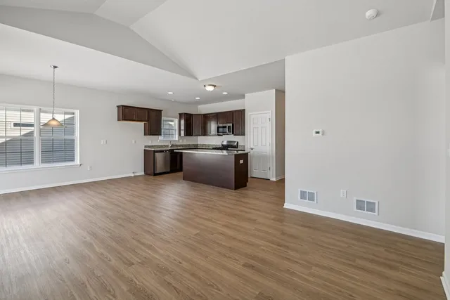 $374,900 | 347 North Aspen Drive, Cortland, IL 60112