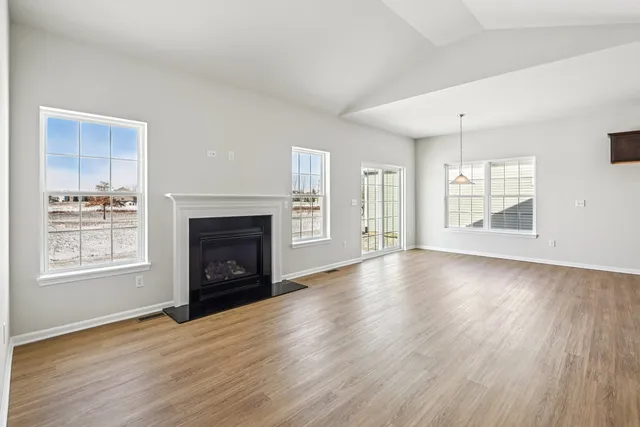 $374,900 | 347 North Aspen Drive, Cortland, IL 60112