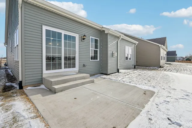 $374,900 | 347 North Aspen Drive, Cortland, IL 60112