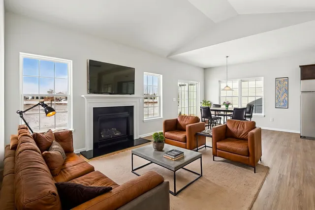 $374,900 | 347 North Aspen Drive, Cortland, IL 60112