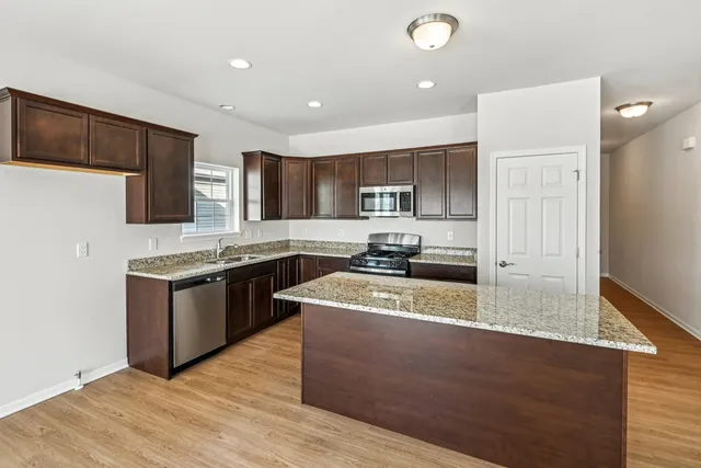 $374,900 | 347 North Aspen Drive, Cortland, IL 60112