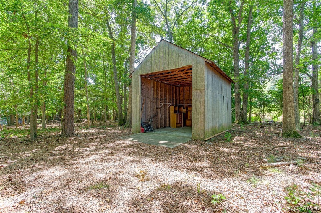 7460 Strath Road Henrico, VA 23231 - Photo 30 of 32 a backyard of a house with lots of green space
