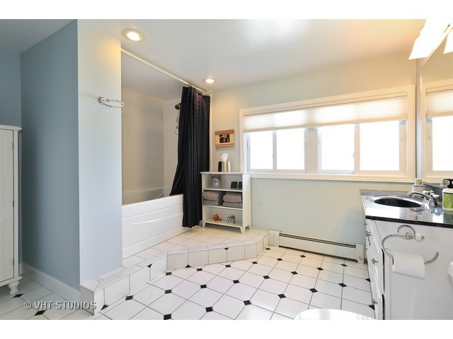 593 Spring Road Elmhurst, IL 60126 - Photo 13 of 20