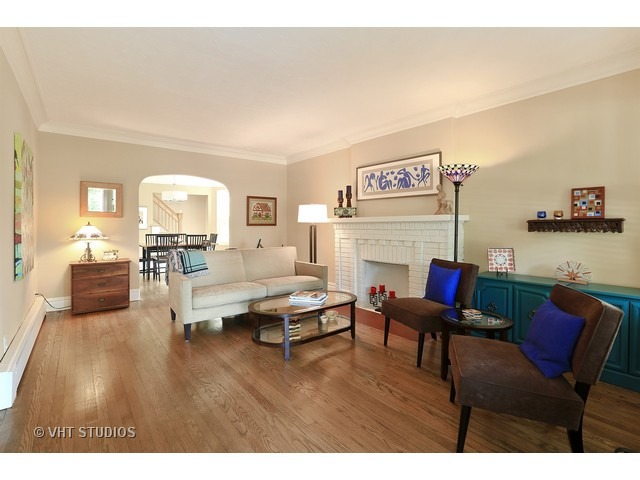 593 Spring Road Elmhurst, IL 60126 - Photo 3 of 20