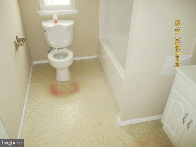 1938 Greengage Road Baltimore, MD 21244 - Photo 7 of 10 Bath