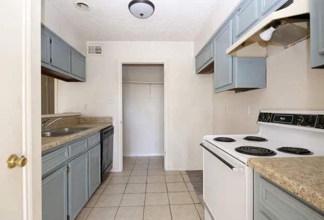 $1,300 | 13611 Ravensway Drive, Unit B, Cypress, TX 77429