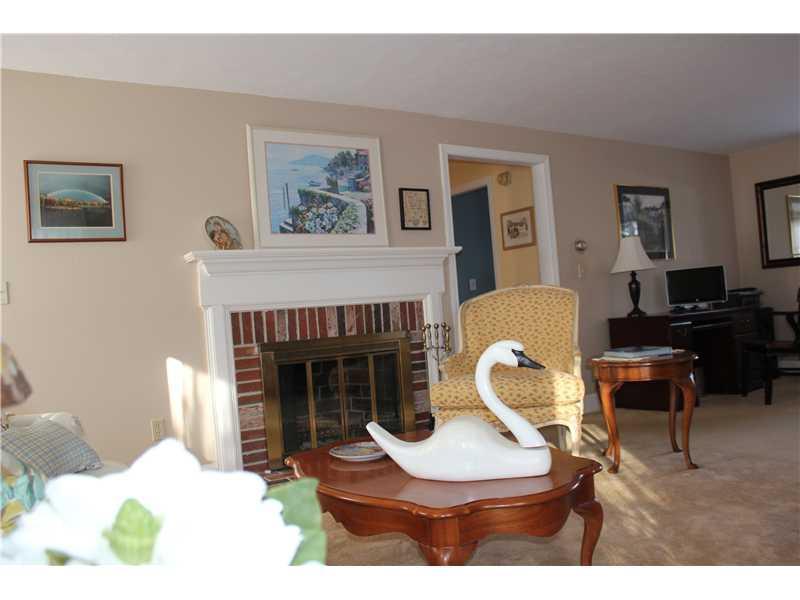 10 Bay View Terrace Saco, ME 04072 - Photo 7 of 20 Living Room.